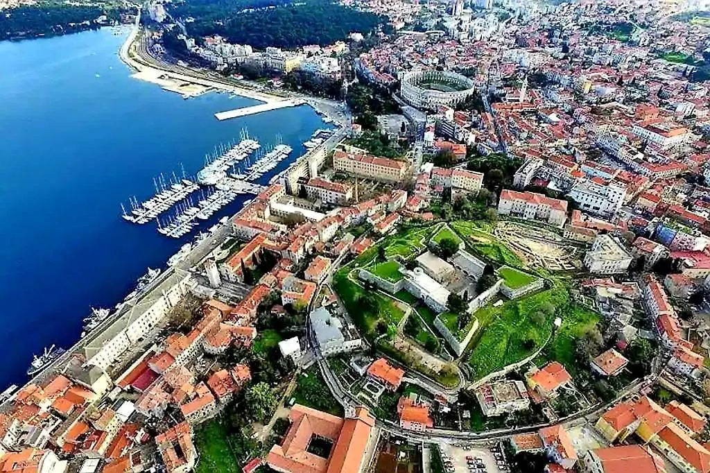 Apartment Mon Cheri-Located In A Quiet Neighbourhood Near Beaches Free Parking Pula