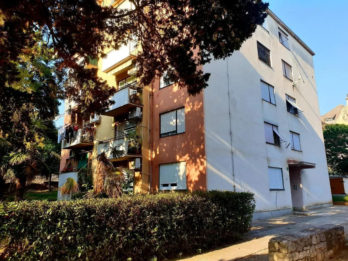 Apartment Mon Cheri-Located In A Quiet Neighbourhood Near Beaches Free Parking Pula Croatia